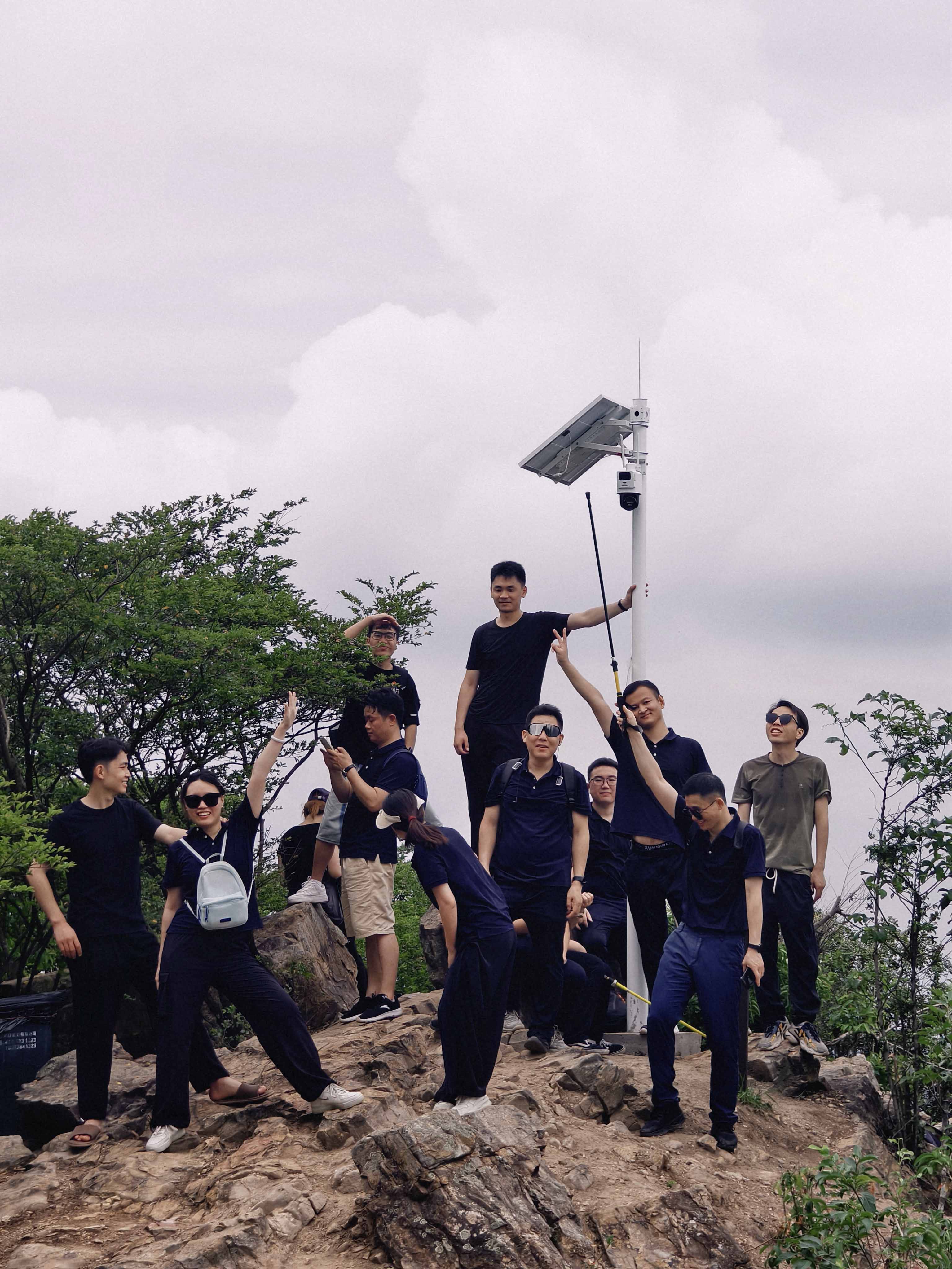 久信達科技公司員工齊聚光明區(qū)蠄蜍石,開啟活力爬山之旅暨團建活動(圖4)